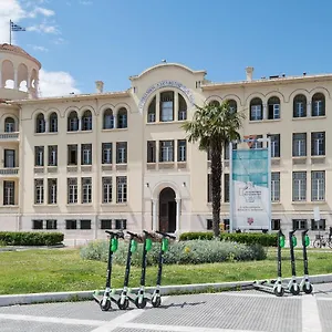 κάντε κράτηση εδώ